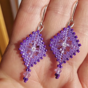 Lila Swarovski gyöngyfülbevaló - ékszer - fülbevaló - lógó fülbevaló - Meska.hu