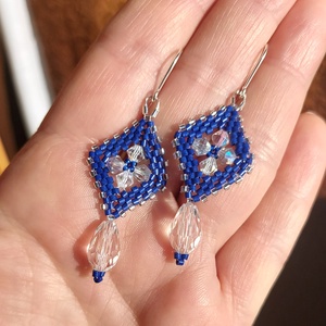 Sötétkék Swarovski gyöngyfülbevaló, Ékszer, Fülbevaló, Lógó fülbevaló, Ékszerkészítés, Gyöngyfűzés, gyöngyhímzés, MESKA
