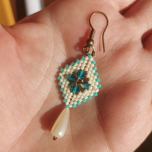 Türkiz Swarovski gyöngyfülbevaló - ékszer - fülbevaló - lógó fülbevaló - Meska.hu