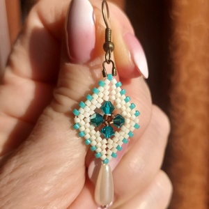 Türkiz Swarovski gyöngyfülbevaló - ékszer - fülbevaló - lógó fülbevaló - Meska.hu