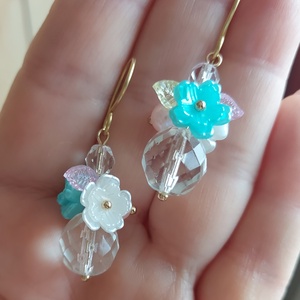 Tavaszi kristály gyöngyfülbevaló - ékszer - fülbevaló - lógó fülbevaló - Meska.hu