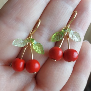 Tavaszi cseresznye gyöngyfülbevaló - Meska.hu