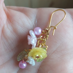Tavaszi kis virágfüzér gyöngyfülbevaló - ékszer - fülbevaló - lógó fülbevaló - Meska.hu