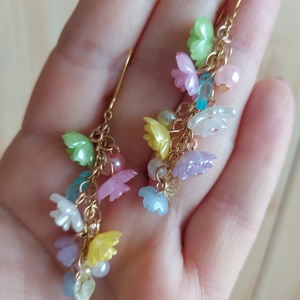 Tavaszi közepes virágfüzér gyöngyfülbevaló, Ékszer, Fülbevaló, Lógó fülbevaló, Ékszerkészítés, Gyöngyfűzés, gyöngyhímzés, MESKA