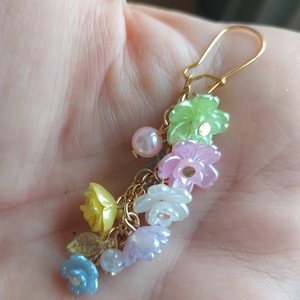 Tavaszi közepes virágfüzér gyöngyfülbevaló - ékszer - fülbevaló - lógó fülbevaló - Meska.hu