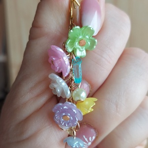 Tavaszi közepes virágfüzér gyöngyfülbevaló - ékszer - fülbevaló - lógó fülbevaló - Meska.hu