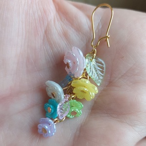 Tavaszi hosszú virágfüzér gyöngyfülbevaló - ékszer - fülbevaló - lógó fülbevaló - Meska.hu