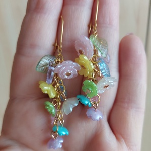 Tavaszi hosszú virágfüzér gyöngyfülbevaló - ékszer - fülbevaló - lógó fülbevaló - Meska.hu