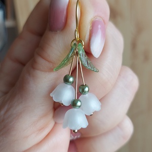 Tavaszi gyöngyvirág gyöngyfülbevaló - ékszer - fülbevaló - lógó fülbevaló - Meska.hu
