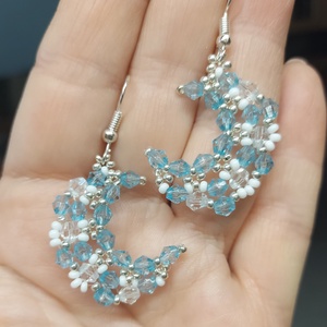 Ezüst Hold gyöngyfülbevaló - ékszer - fülbevaló - lógó fülbevaló - Meska.hu