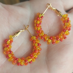 Narancs karika gyöngyfülbevaló - Meska.hu