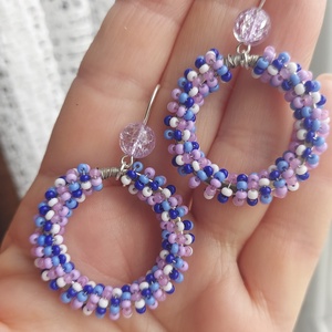 Lila karika gyöngyfülbevaló - Meska.hu