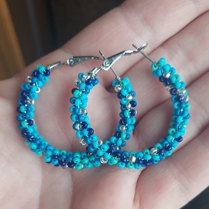 Kék karika gyöngyfülbevaló - Meska.hu