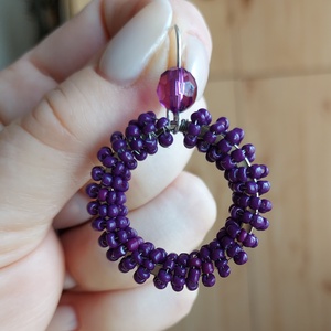 Sötétlila karika gyöngyfülbevaló - ékszer - fülbevaló - karika fülbevaló - Meska.hu