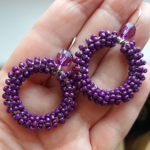 Sötétlila karika gyöngyfülbevaló, Ékszer, Fülbevaló, Karika fülbevaló, Ékszerkészítés, Gyöngyfűzés, gyöngyhímzés, MESKA