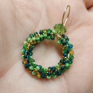 Zöld karika gyöngyfülbevaló - ékszer - fülbevaló - karika fülbevaló - Meska.hu