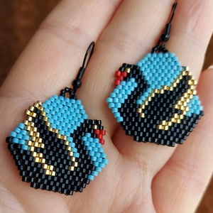 Fekete hattyú gyöngyfülbevaló - ékszer - fülbevaló - lógó fülbevaló - Meska.hu