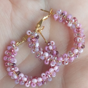 Rózsaszín karika gyöngyfülbevaló, Ékszer, Fülbevaló, Karika fülbevaló, Ékszerkészítés, Gyöngyfűzés, gyöngyhímzés, MESKA