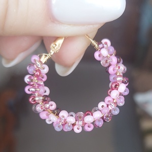 Rózsaszín karika gyöngyfülbevaló - ékszer - fülbevaló - karika fülbevaló - Meska.hu