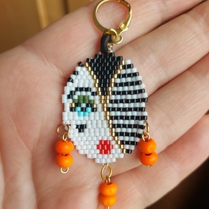 Maszk gyöngyfülbevaló  - ékszer - fülbevaló - lógó fülbevaló - Meska.hu