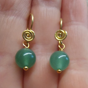Zöld csigás gyöngyfülbevaló, Ékszer, Fülbevaló, Lógó fülbevaló, Ékszerkészítés, Gyöngyfűzés, gyöngyhímzés, MESKA