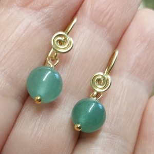 Zöld csigás gyöngyfülbevaló - ékszer - fülbevaló - lógó fülbevaló - Meska.hu