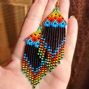 Szivárványvirágos gyöngyfülbevaló - ékszer - fülbevaló - rojtos fülbevaló - Meska.hu