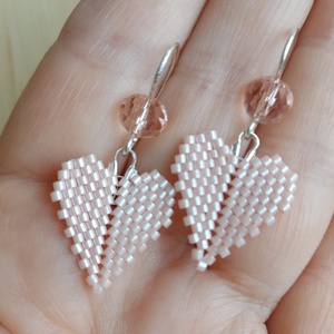 Halvány rózsaszín szív gyöngyfülbevaló - ékszer - fülbevaló - lógó fülbevaló - Meska.hu