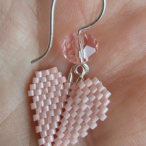 Halvány rózsaszín szív gyöngyfülbevaló - ékszer - fülbevaló - lógó fülbevaló - Meska.hu