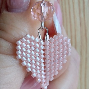 Halvány rózsaszín szív gyöngyfülbevaló - ékszer - fülbevaló - lógó fülbevaló - Meska.hu