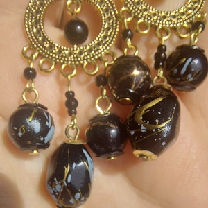 Fekete-arany gyöngyfülbevaló - ékszer - fülbevaló - lógó fülbevaló - Meska.hu