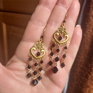 Fekete-arany gyöngyfülbevaló - ékszer - fülbevaló - lógó fülbevaló - Meska.hu