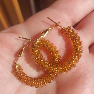 Arany gyöngyös karika fülbevaló, Ékszer, Fülbevaló, Karika fülbevaló, Ékszerkészítés, Gyöngyfűzés, gyöngyhímzés, MESKA