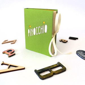 Collodi: Pinokkió kalandjai - karusszel könyv - otthon & életmód - dekoráció - asztal és polc dekoráció - könyvszobor - Meska.hu