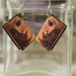 Könyv fülbevaló (Vénusz) - ékszer - fülbevaló - lógó fülbevaló - Meska.hu