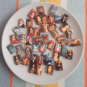 Könyv fülbevaló (hermelines hölgy) - ékszer - fülbevaló - lógó fülbevaló - Meska.hu