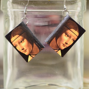 Könyv fülbevaló (hermelines hölgy) - ékszer - fülbevaló - lógó fülbevaló - Meska.hu