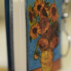 Könyv fülbevaló (napraforgók) - ékszer - fülbevaló - lógó fülbevaló - Meska.hu