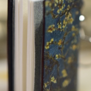 Könyv fülbevaló (mandulavirágzás) - ékszer - fülbevaló - lógó fülbevaló - Meska.hu