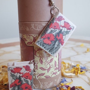 Könyv fülbevaló (pipacs) - ékszer - fülbevaló - lógó fülbevaló - Meska.hu