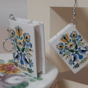 Könyv fülbevaló  - ékszer - fülbevaló - lógó fülbevaló - Meska.hu