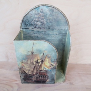 Papírzsepi tartó hajóskapitányoknak. Mérete: 13x19x6,5 cm - Meska.hu
