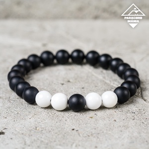 - Yin-Yang - erőt adó ásvány karkötő / ónix-kagyóhéj ásványkarkötő, unisex, női, férfi, fekete, fehér, jin-jang, gumis, Ékszer, Karkötő, Ásványkarkötő, Ékszerkészítés, Gyöngyfűzés, gyöngyhímzés, MESKA