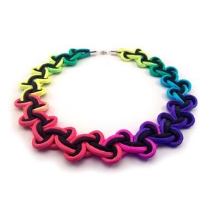 Szivárvány cikcakk paracord nyaklánc - ékszer - nyaklánc - medál nélküli nyaklánc - Meska.hu
