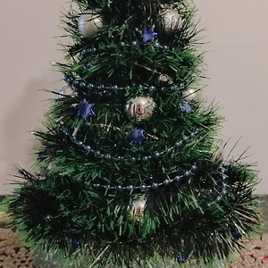 Egyedi, kézzel készült világító karácsonyi asztal dísz-piros/arany/ezüst  díszítéssel - Meska.hu