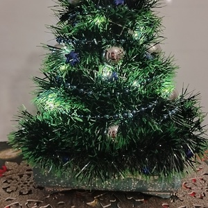 Egyedi, kézzel készült világító karácsonyi asztal dísz-piros/arany/ezüst  díszítéssel - karácsony - karácsonyi lakásdekoráció - ünnepi asztaldekoráció - Meska.hu