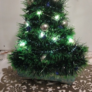 Egyedi, kézzel készült világító karácsonyi asztal dísz-piros/arany/ezüst  díszítéssel - Meska.hu