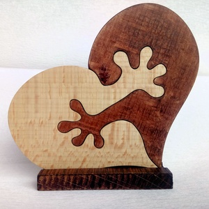 Szív alakú dekoráció, szívecske formájú puzzle fából + talp - otthon & életmód - dekoráció - dísztárgy - Meska.hu