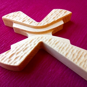 Modern fali kereszt, faragott fából készült feszület - otthon & életmód - vallás - kereszt - Meska.hu