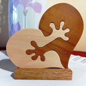 Szív alakú dekoráció, szívecske formájú puzzle fából, asztal dísz - Meska.hu